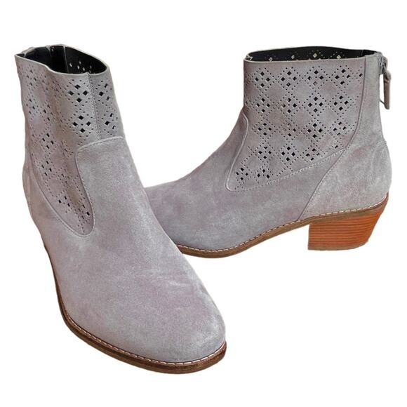 Cole Haan Grand OS Sz 9 Boots Jayne Ankle Bootie Perforated Grey Suede - Picture 1 of 13